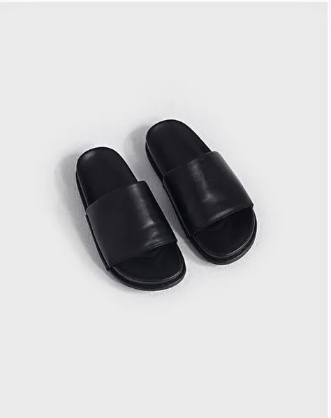 1. This pair of Commoners Slides
